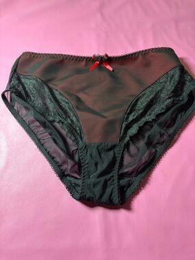 Black Lace-Trim Briefs with Red Bow - Women’s Intimates